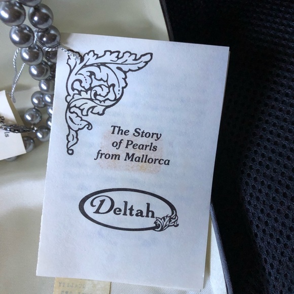 Brand New in box Simulated Pearls from Mallorca - Picture 1 of 3